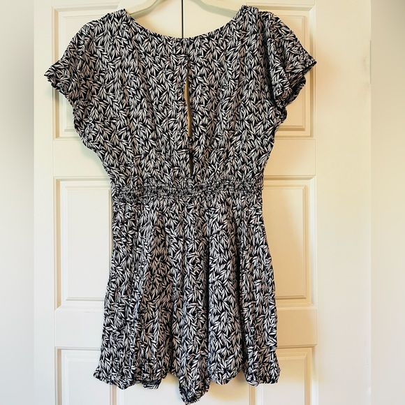 Lulu’s size small romper with tie-front. - Picture 2 of 2